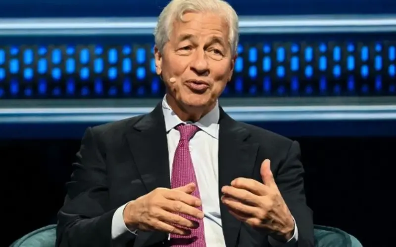 جيمي ديمون يحذر: حرب إيران قد تُبقي التضخم مرتفعًا وتُرفع الفائدة